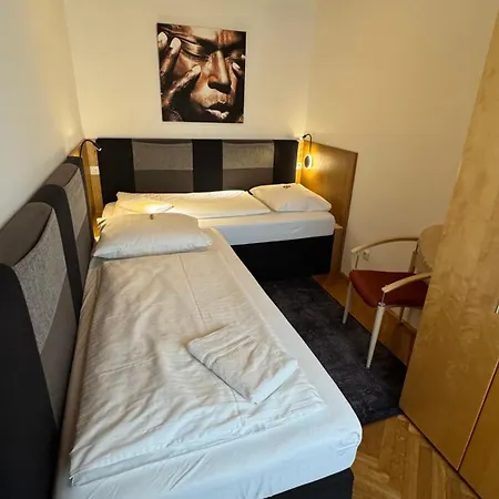 Проживание в семье Mozart - House *