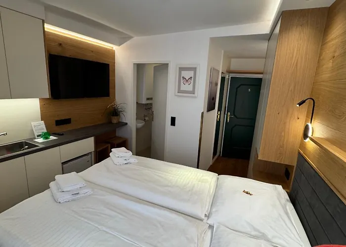 Проживание в семье Mozart - House *